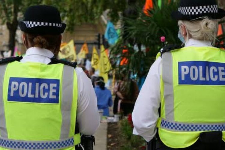 Policía británica arresta a un hombre tras amenazar de muerte al populista Nigel Farage