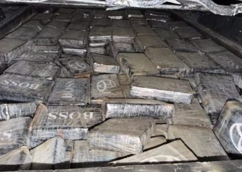 DNCD ocupa 237 paquetes de presunta cocaína y arresta a tres hombres en operativo en Santo Domingo