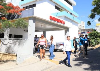 Director del SNS supervisa hospitales de Santiago Oeste y dispone mejoras en la atención