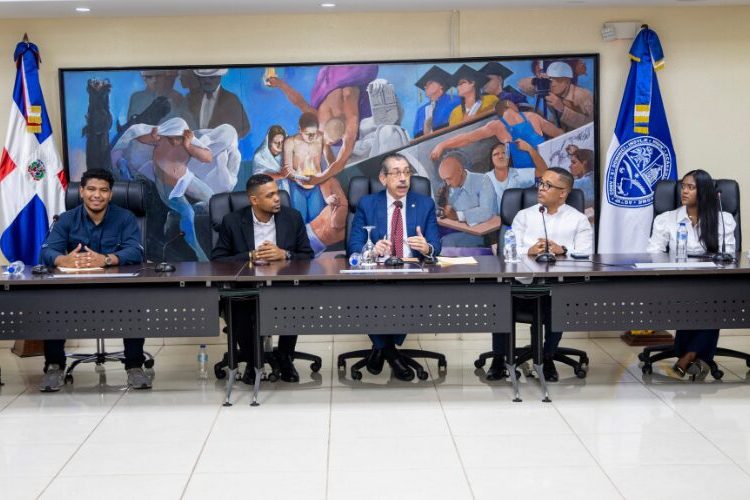 Rector de la UASD, Jorge Asjana David, realiza encuentro con la FED en pro del bienestar estudiantil
