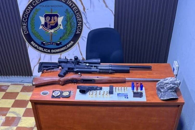 Dintel ocupa pistola Glock, escopeta ilegal y pertrechos militares durante allanamiento en Cotuí