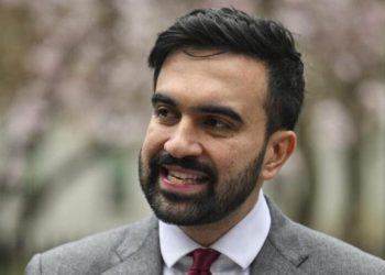 Alcalde de Nueva York confronta a agentes durante operativo migratorio y reaviva el debate sobre deportaciones