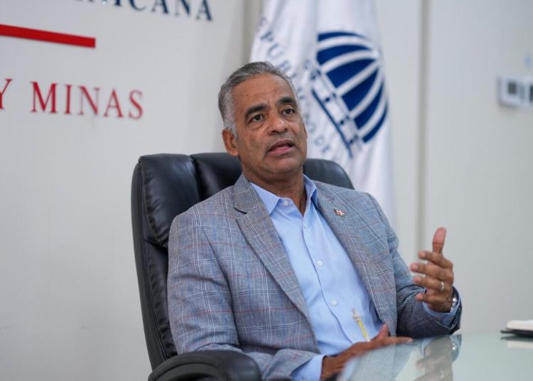 Ministro de Energía destaca sistema responde a picos de demanda por calor