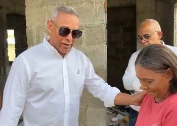 Franklin Romero asume construcción de vivienda para madre de medallista de oro en Juegos Centroamericanos