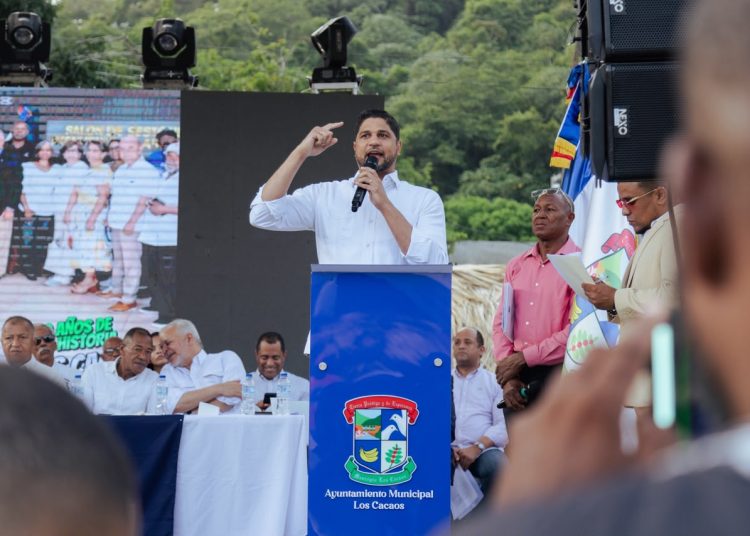 Senador Gustavo Lara resalta potencial ecoturístico de Los Cacaos durante celebración de su centenario