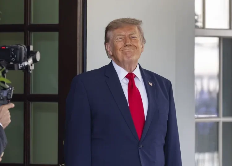 Trump da marcha atrás y no cobrará la tasa del 20 % a los buques que transiten por Ormuz