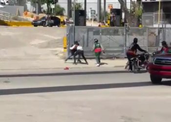 Disputa por un pasaje de RD$50 desata violento enfrentamiento entre motoconchistas en Santiago Oeste
