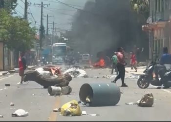Autoridades guardan silencio mientras continúan las protestas por falta de agua en Las Galeras