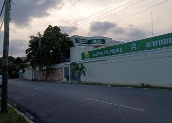 Local de la Fuerza del Pueblo en Gazcue genera preocupación entre residentes por caos vehicular y contaminación sónica