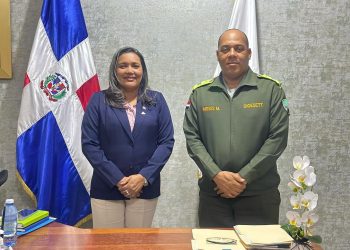 Gobernadora de Azua y comandante de la DIGESETT unen esfuerzos por una movilidad segura