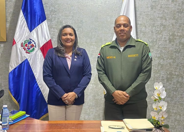 Gobernadora de Azua y comandante de la DIGESETT unen esfuerzos por una movilidad segura