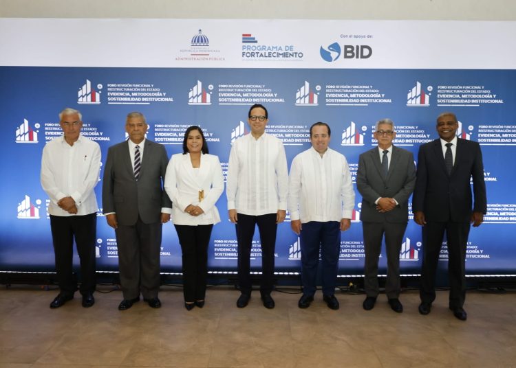 Gobierno resalta avances de la reestructuración de la administración pública durante foro