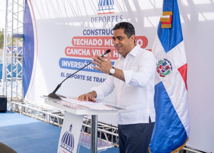 Kelvin Cruz y Eduardo Familia encabezan primer palazo del techado multiuso en Villa Hermosa con inversión de casi RD$32 millones