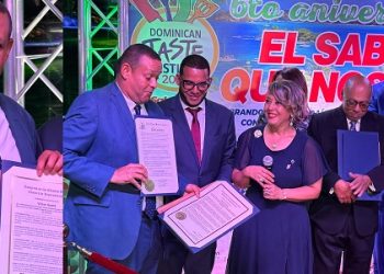 Víctor Dumé recibe reconocimientos en Nueva York por su trayectoria y aportes a la comunidad dominicana