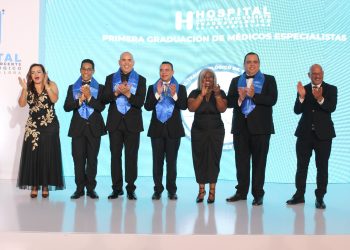 Ney Arias Lora gradúa nueva promoción de especialistas y subespecialistas en cinco áreas de la medicina