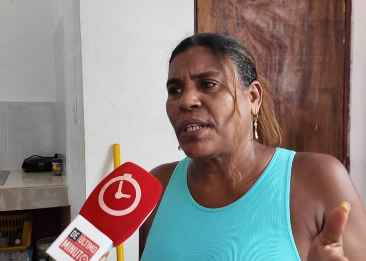 Presunto agresor de joven apuñalada en Villa Duarte se entrega; víctima recibe el alta médica