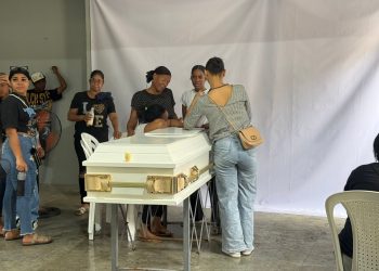 Familiares y allegados lloran la muerte de Darlin Mercado en Herrera