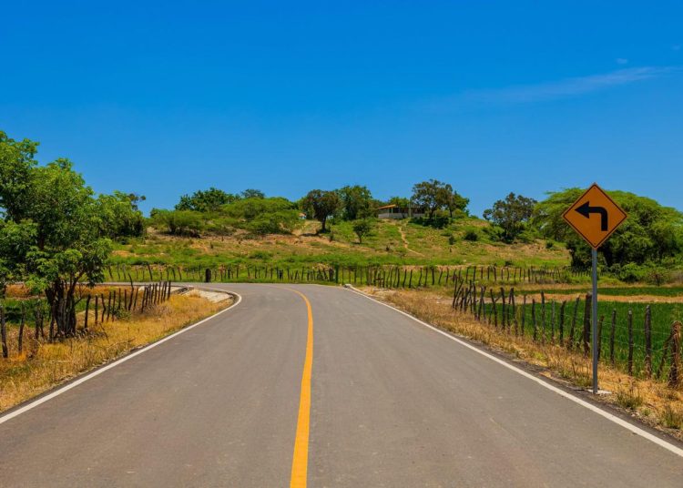 Abinader inaugura carretera Palo Verde–Laguna Verde