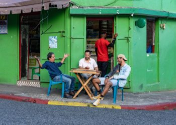 «Solos»: la obra que abre el diálogo sobre la salud mental masculina