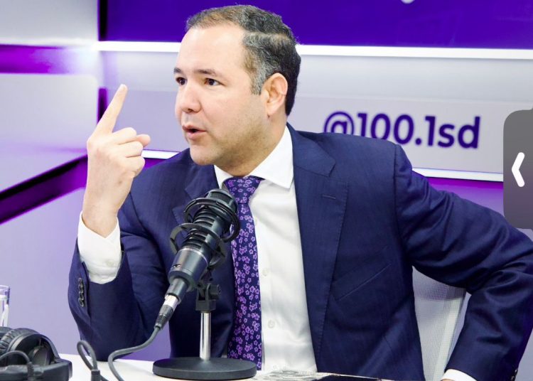 Johnny Pujols afirma que el PRM podría quedar fuera de la segunda vuelta en las elecciones de 2028