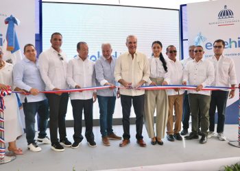 Abinader inaugura carretera Cruce Los Quemados que impulsa el desarrollo en Santiago