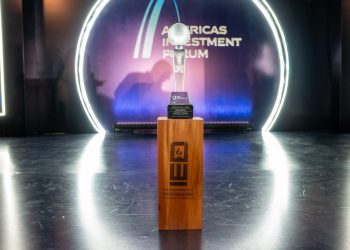 Banco Promerica recibe galardón por su inversión en RD