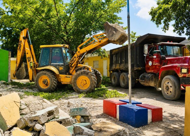 Infraestructura Escolar inicia reconstrucción de la Escuela Gregorio Luperón en San Luis