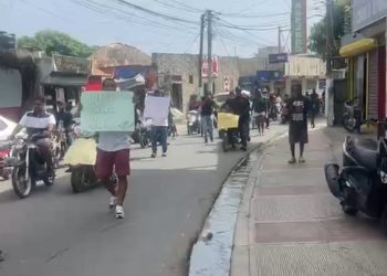 Asociación de Musicólogos de Las Terrenas marcha en protesta por incautación de equipos