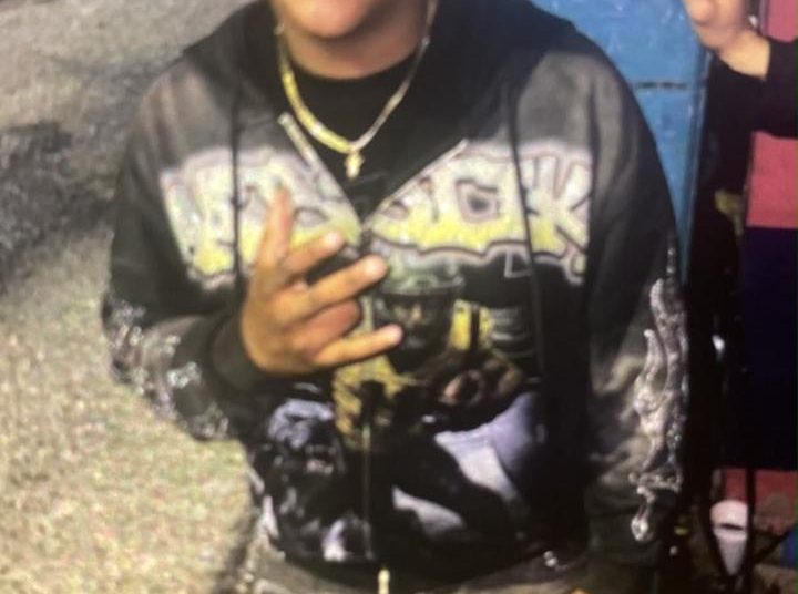 Policía activa búsqueda de “El Gordo” por muerte a tiros de joven frente a parque en Santiago