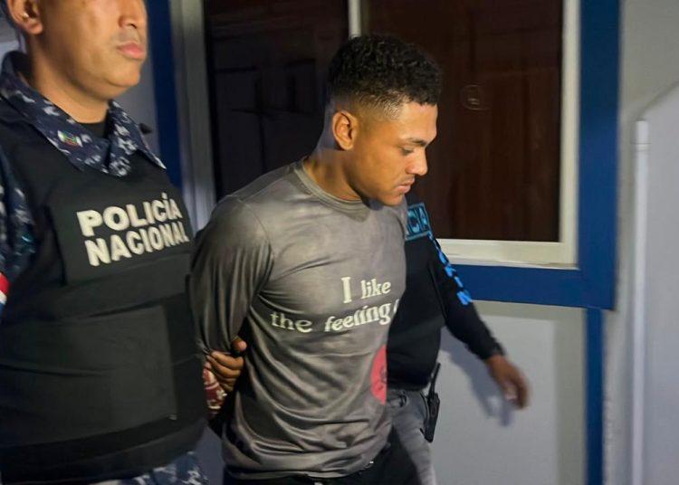 Se entrega presunto feminicida de joven hallada muerta en Santiago