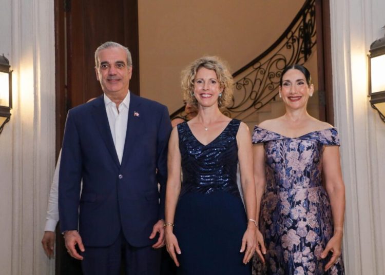 Abinader participa en la Fiesta Nacional de Francia y reafirma lazos bilaterales