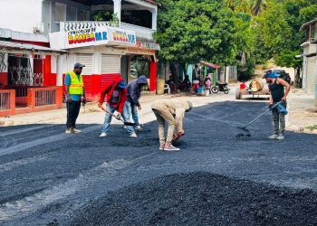 Junta Distrital de El Limón interviene calles con jornada de bacheo en varios sectores