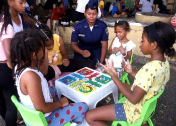Policía Comunitaria realiza campamento de verano en Los Guandules
