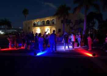 Cristianos de distintas denominaciones oran por la República Dominicana en la Plaza de España