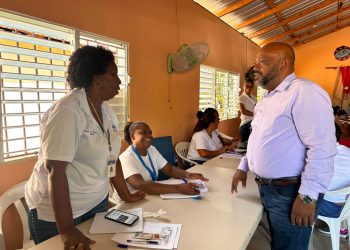 Llevan atención médica gratuita a residentes de El Cacique, en Boyá