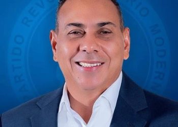 Senador Pedro Tineo expresa indignación por los constantes apagones en Monte Plata