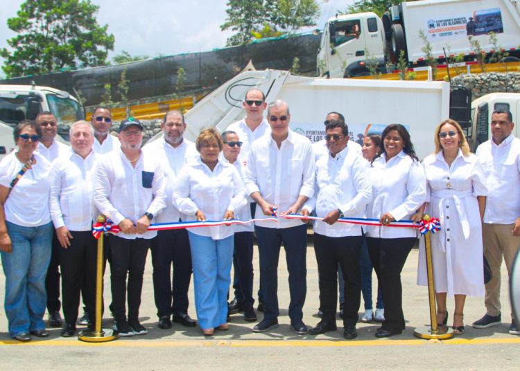 Abinader y alcalde Junior Santos inauguran estación de transferencia de residuos sólidos en Los Alcarrizos