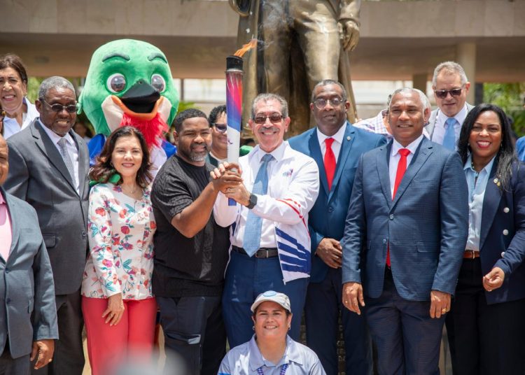 UASD recibe la antorcha de los Juegos Centroamericanos y del Caribe