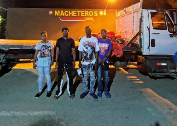 Ejército detiene a camionero que ocultaba haitianos indocumentados en Valverde