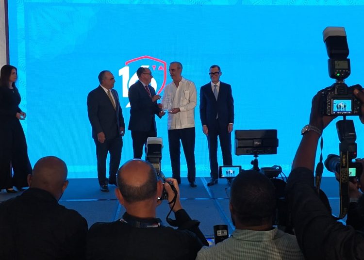 Gobierno entrega 1,100 certificaciones y reconoce a empresas por promover la seguridad y salud laboral