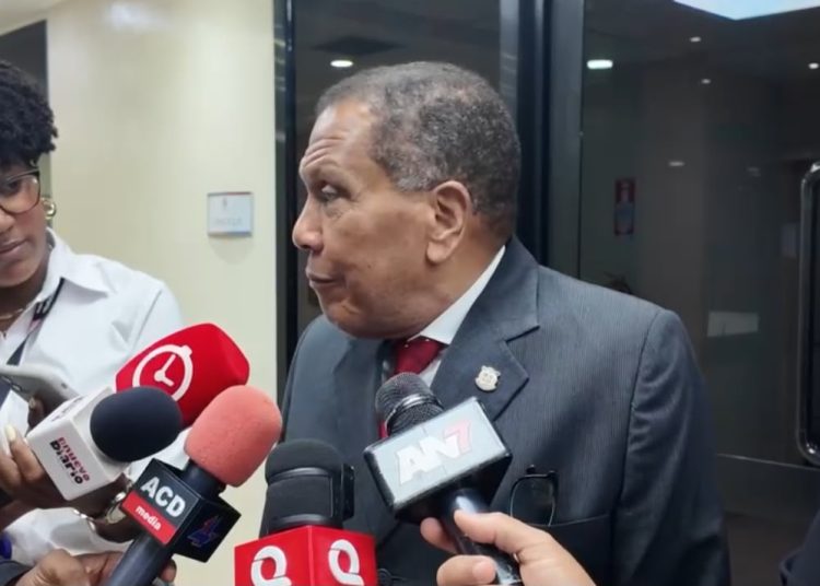Senadores respaldan derecho de Santiago Matías a formar un partido