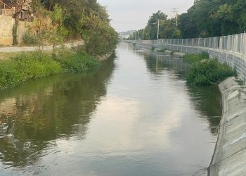 “Grábame”: joven pidió que lo filmaran antes de lanzarse al canal de riego y desapareció en Santiago