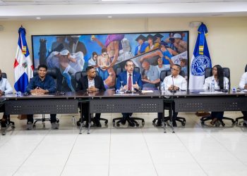 Rector Jorge Asjana David recibe a la FED y reafirma compromiso con el bienestar estudiantil