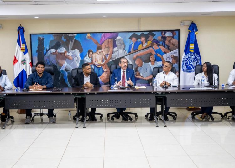 Rector Jorge Asjana David recibe a la FED y reafirma compromiso con el bienestar estudiantil