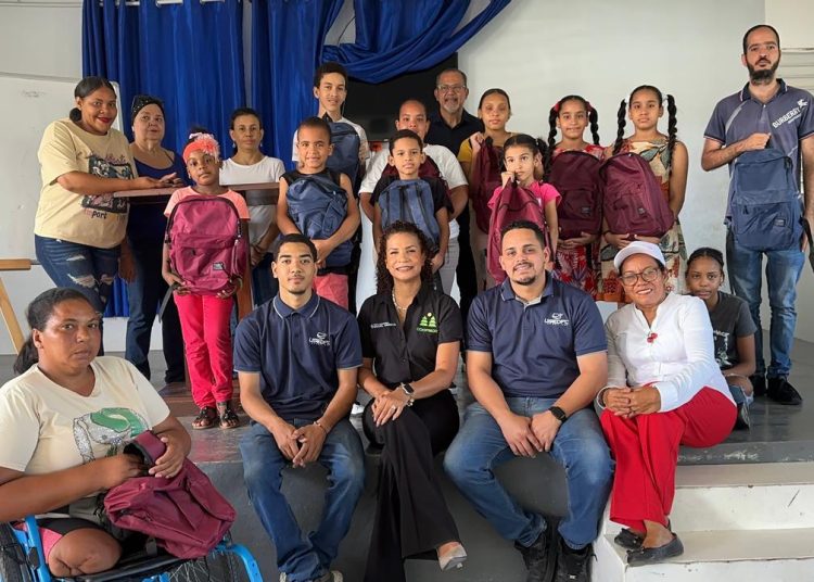 Grupo Empresarial Miguel Moreta reafirma su compromiso con la educación mediante entrega de útiles escolares en Bonao