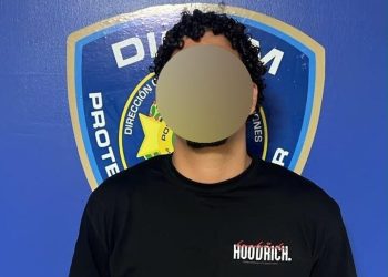 PN recibe en Santiago a extraditado desde España, acusado de doble homicidio y de herir a tres personas en 2021