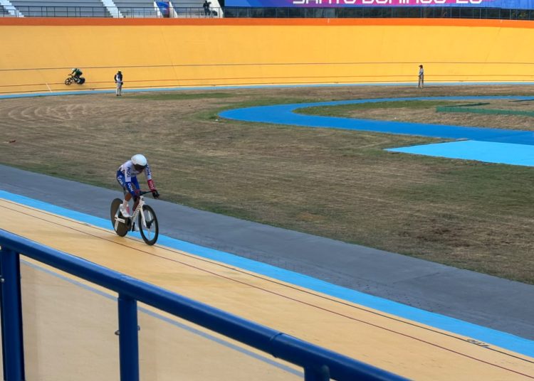 Las graderías del Velódromo se encienden en apoyo al dominicano Anderson Aracena