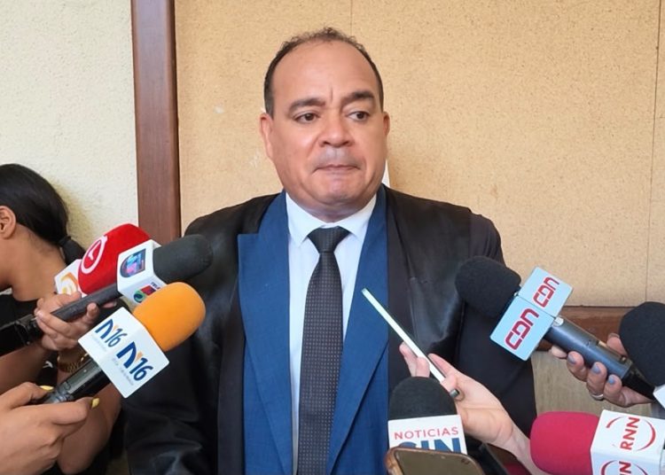Surún Hernández cuestiona nuevo aplazamiento de revisión de medidas en caso SeNaSa y exige acusación del MP