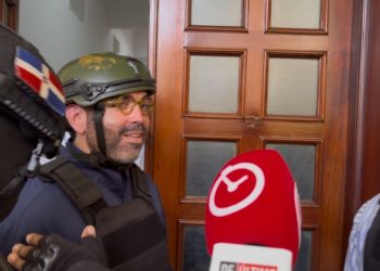 Imputados del caso SeNaSa salen sonriendo tras nuevo aplazamiento de audiencia