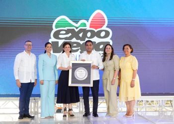 Dedican Expo Vega Real 2026 al ministro de Deportes Kelvin Cruz